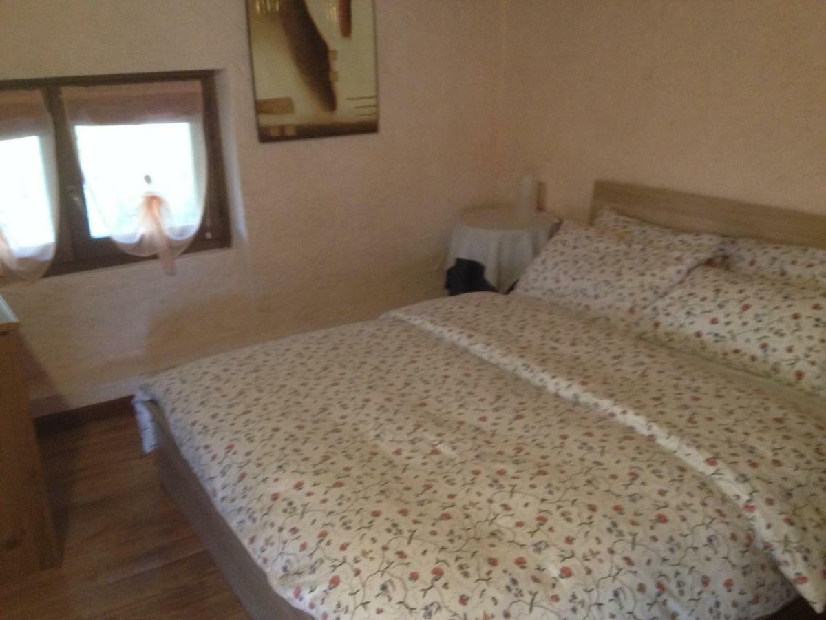 La Tana Del Ghiro Panzió Porto Valtravaglia Kültér fotó